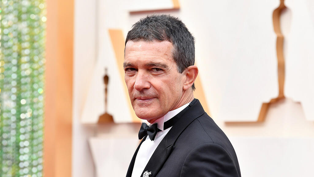 SB: Antonio Banderas