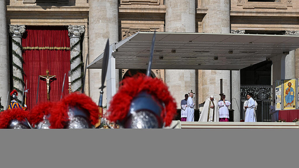 Papst erteilt Segen "Urbi et Orbi"