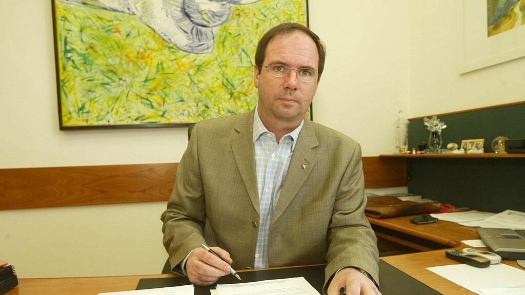 Karlsböck werde noch in der ersten Jahreshälfte sein Amt als Bürgermeister von Kaprun zurücklegen und sich beruflich ausschließlich den Gletscherbahnen widmen.