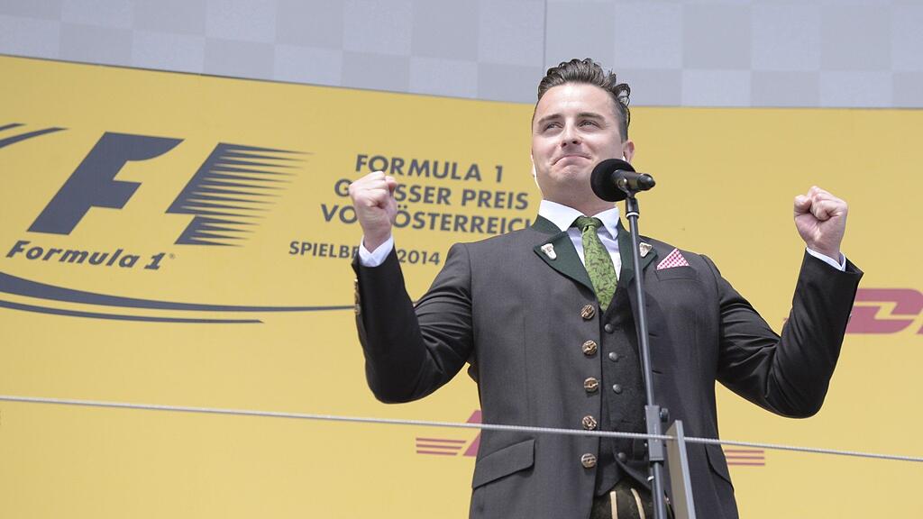 Gabalier muss sich für "seine" Version der Bundeshymne rechtfertigen.