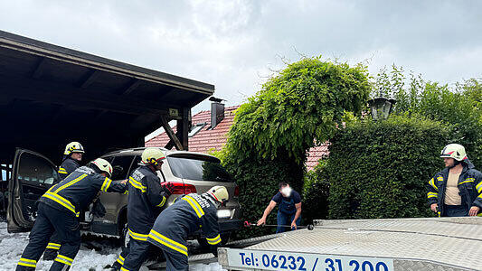 Autobrand in Tiefgraben