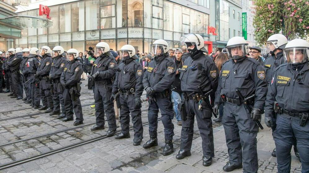 "Verteidiger Europas": Gegendemo