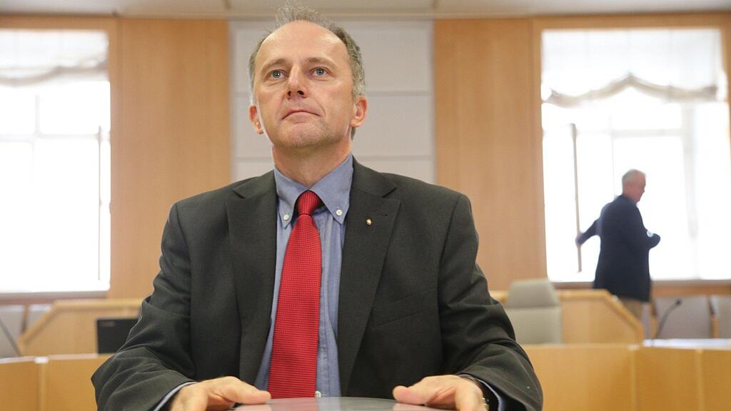 Die alleinige Verantwortung am Skandal und die Wirren um die später wieder aufgehobene Suspendierung von Finanzabteilungsleiter Eduard Paulus schrieb Eisl der SPÖ zu.