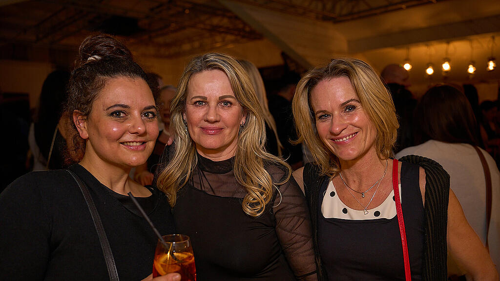 \u00dc30 DE LUXE SINGLE PARTY