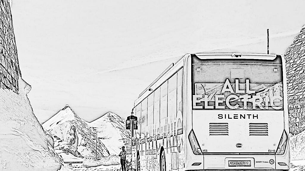 Elektro-Bus am Gro\u00dfglockner