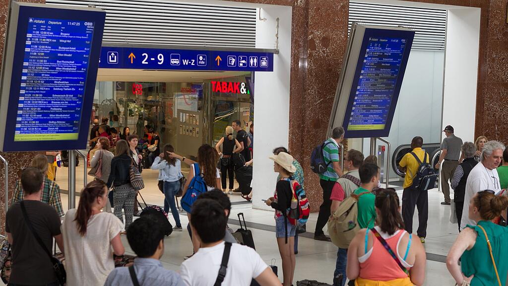 Am Bahnhof in Salzburg war mit massiven Verspätungen zu rechnen.