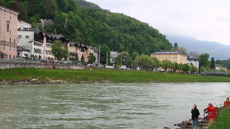 Reinigung der Salzachufer