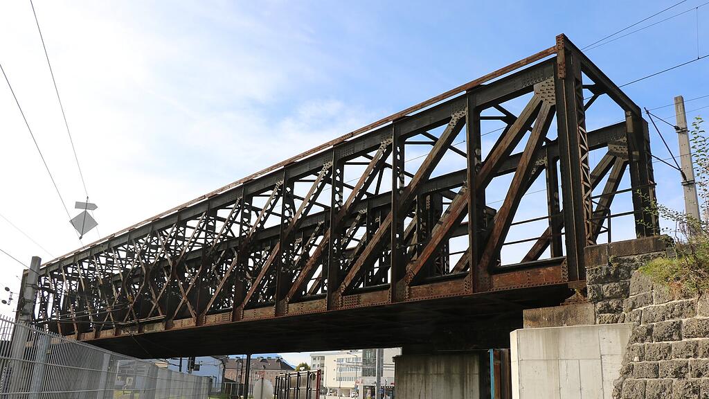 Die Brücke im Stadtteil Itzling wird komplett neu gebaut.