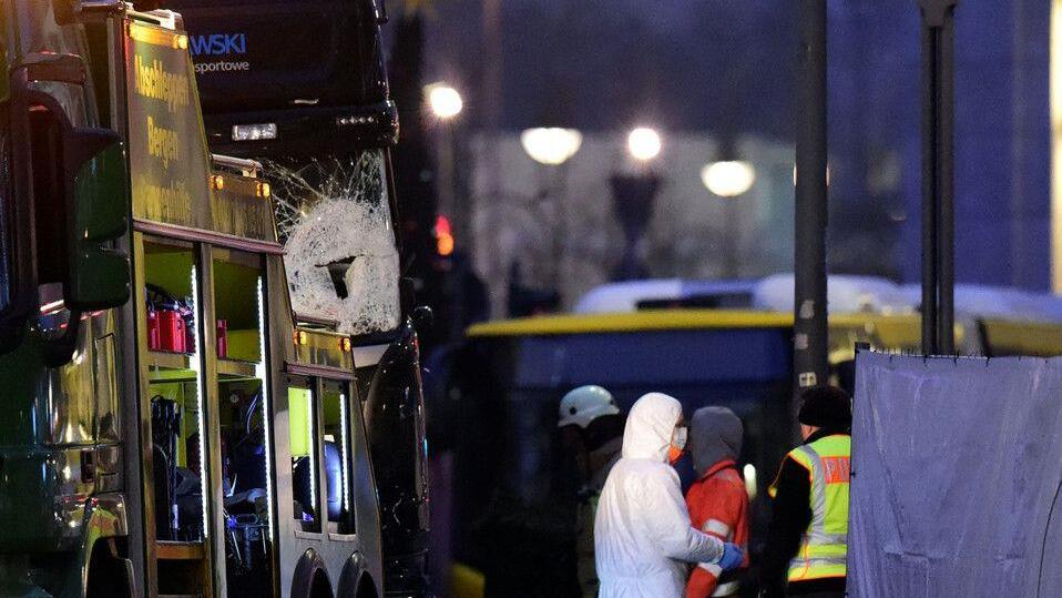 Lkw rast in Weihnachtsmarkt: Spurensicherung