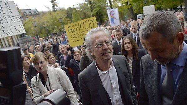 Handke sah sich mit scharfer Kritik konfrontiert