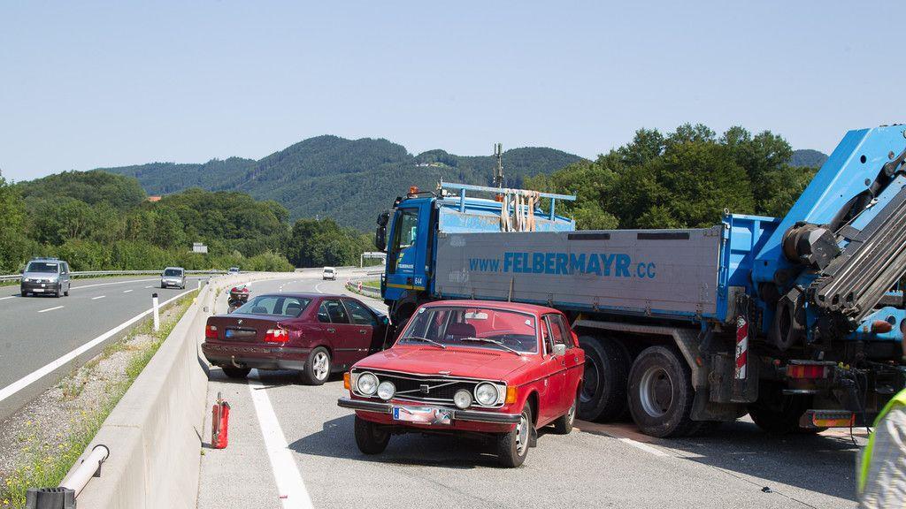 Unfall mit drei Fahrzeugen bei Salzburg-Nord