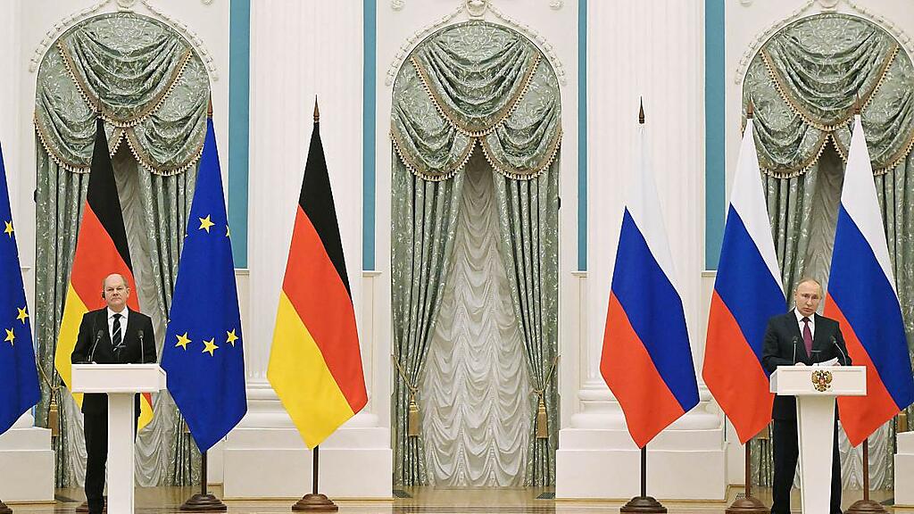 Der deutsche Bundeskanzler Scholz traf Russlands Präsident Putin