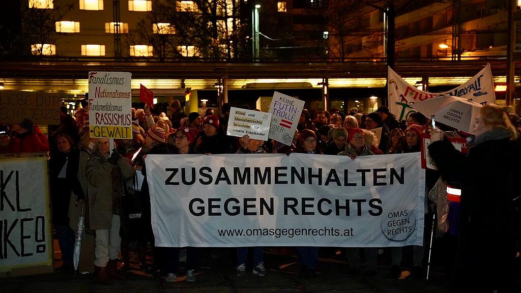 Demo gegen Blau-Schwarz, Salzburg