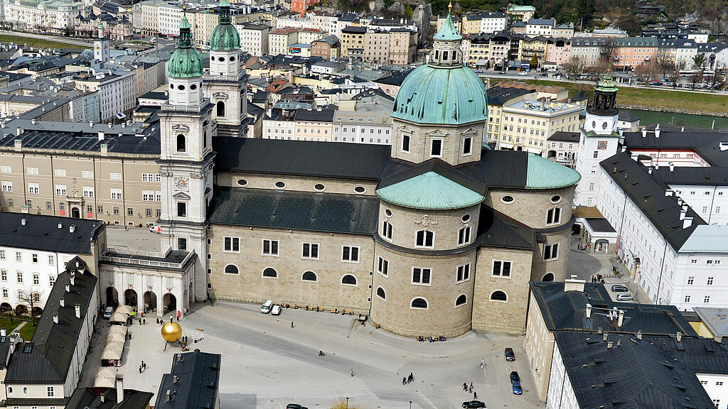 Im Salzburger Dom erklingen die Glocken um 15 Uhr für fünf Minuten.