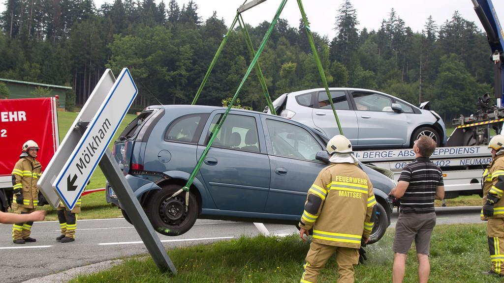 L206: Vier Verletzte nach Frontalcrash