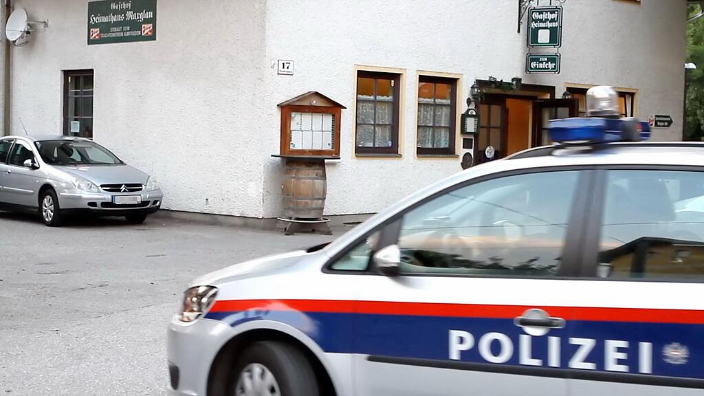 Die Polizei am Tatort in Maxglan.