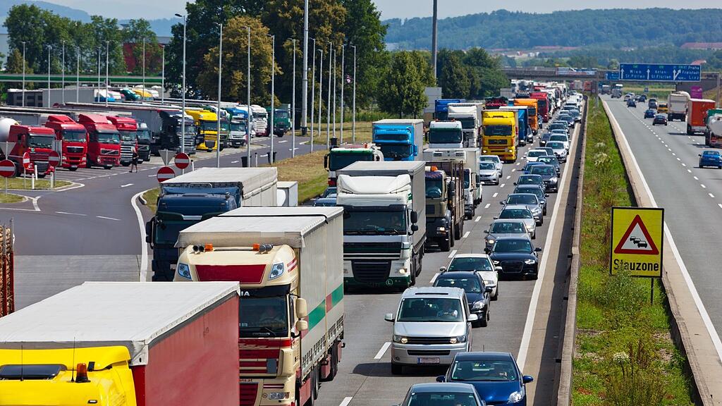 Kilometerlange Lkw-Kolonnen könnten irgendwann der Vergangenheit angehören.