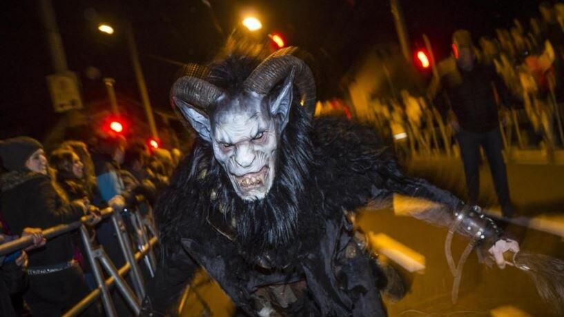 900 Teilnehmer, tausende Zuschauer - der 43- Krampuslauf in Gnigl.