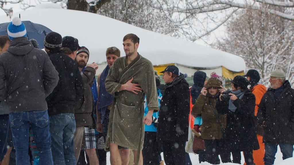 Badelaune beim Silvesterschwimmen in Seeham