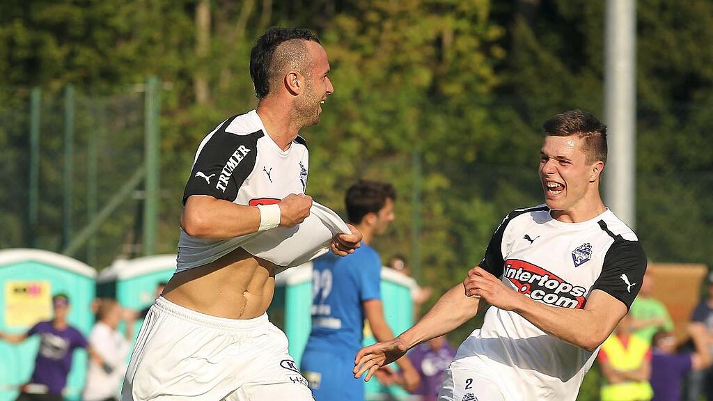 Lukas Katnik (l.) sorgte für das Tor des Spiels zwischen Austria Salzburg und dem FC Pinzgau.