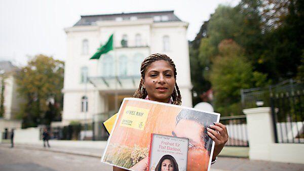 Ensaf Haidar bei einer Solidaritätskundgebung für den Blogger in Wien
