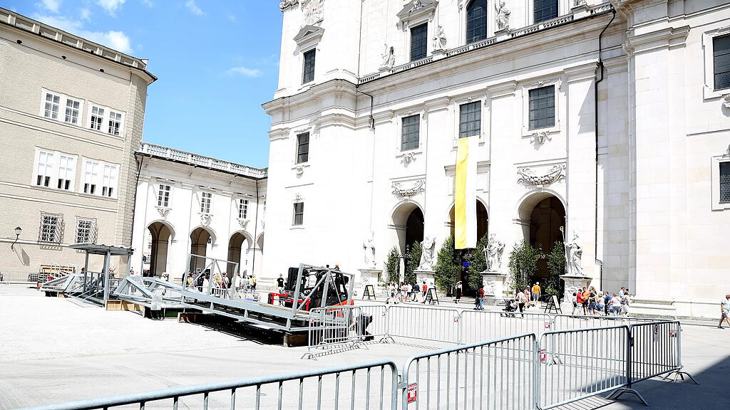 20230609_fmt_Der_Aufbau_der_Jedermann-Bühne_hat_begonnen_KJ015.JPG