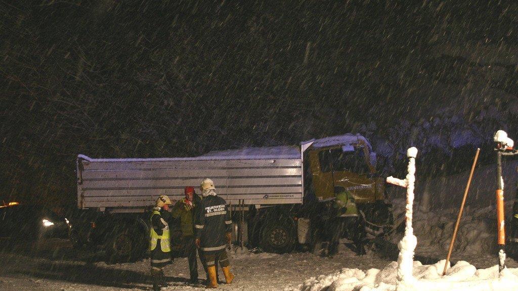 20 Verletzte bei Busunfall