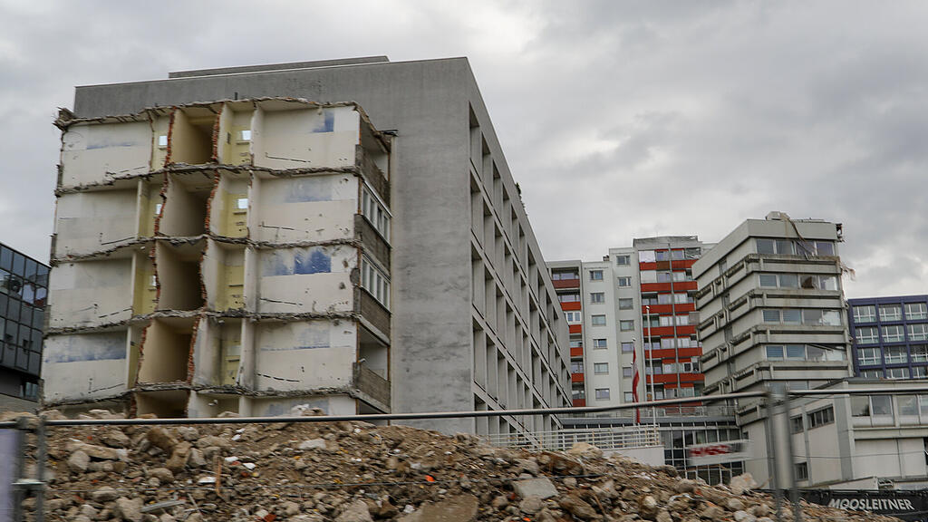 Abrissarbeiten für Landesdienstleistungszentrum
