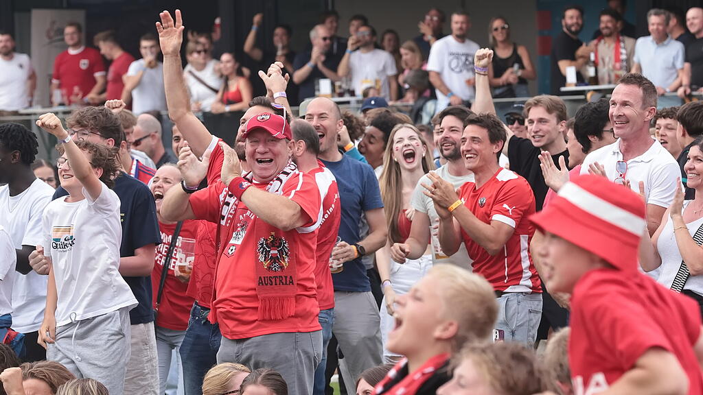 Public Viewing in Salzburg: Österreich vs. Polen