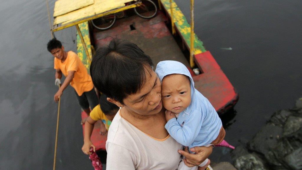 Super-Taifun Haiyan trifft Philippinen: Massenevakuierungen