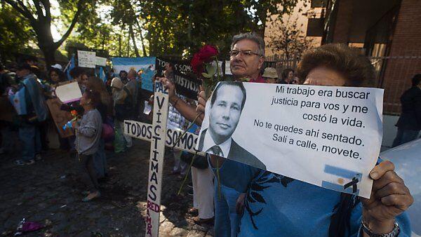 Hunderte Menschen erwiesen Nisman die letzte Ehre
