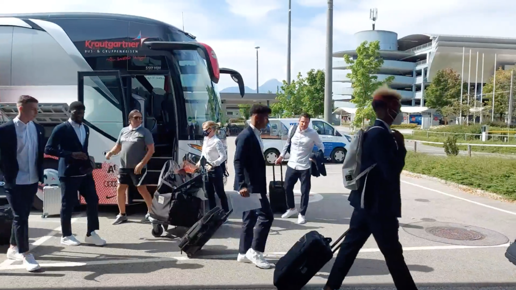 Red_Bull_Salzburg_Flughafen_Bus