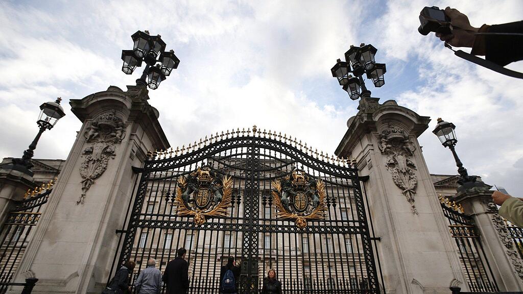 Der Buckingham-Palast sucht einen neue Haushaltshilfe.