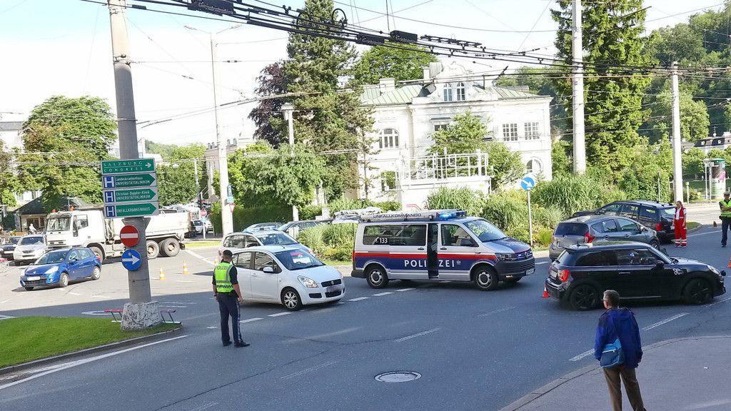 Verletzte nach Crash nahe Karolinenbrücke