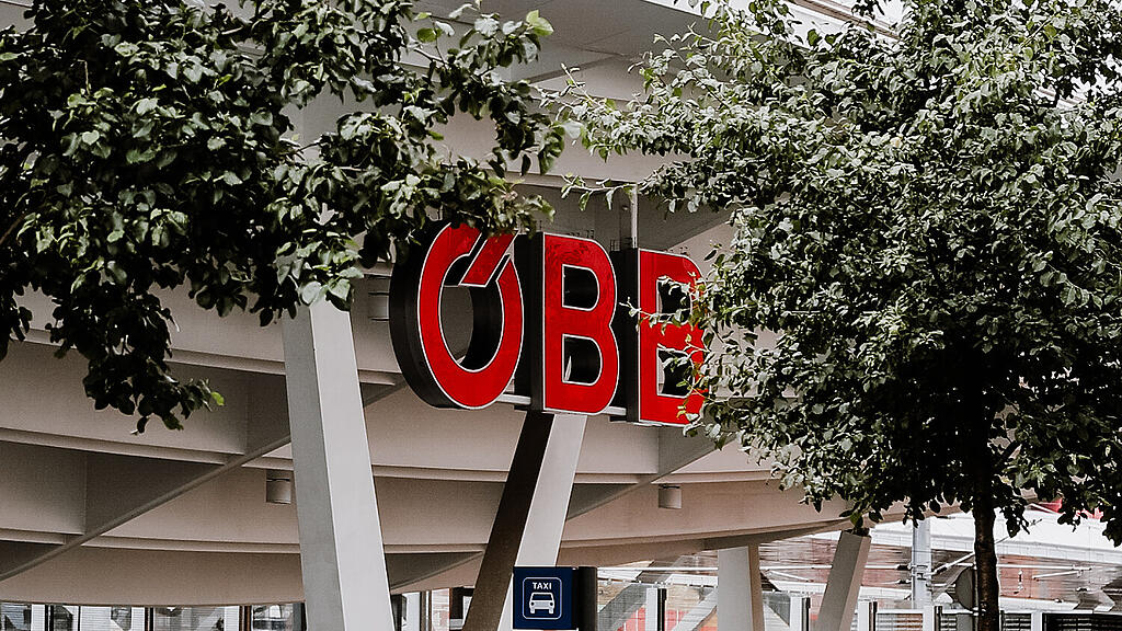 SB, Hauptbahnhof Salzburg, Salzburg Bahnhof, ÖBB-2.jpg