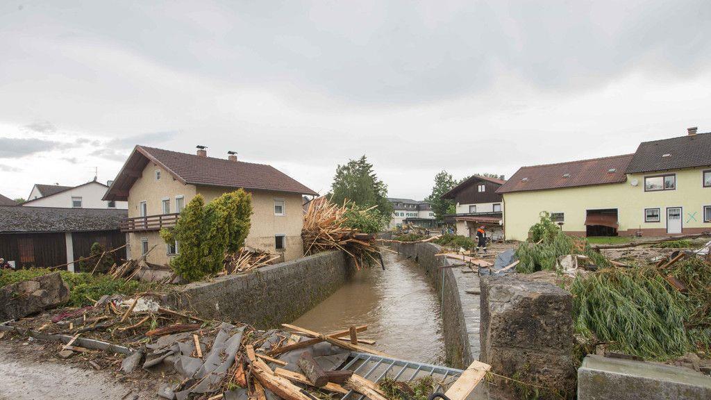 Aufräumarbeiten in Simbach
