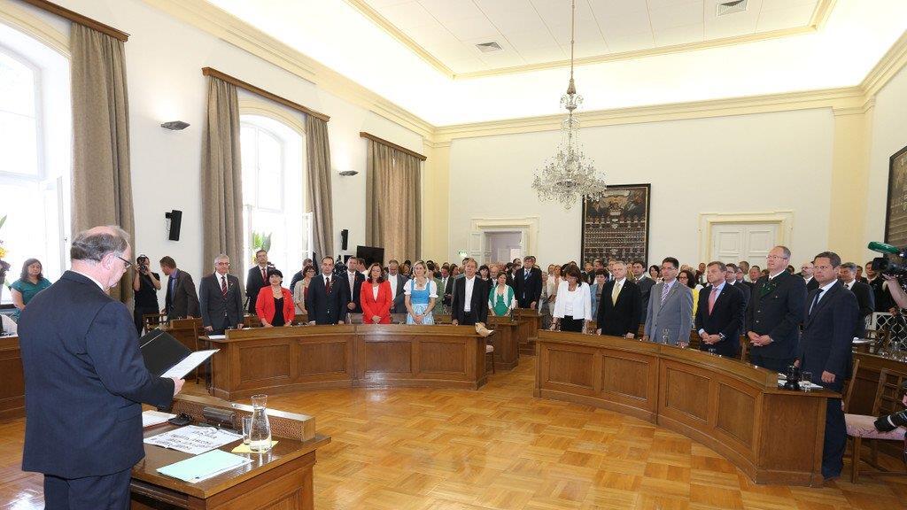 Neue Landesregierung angelobt, III