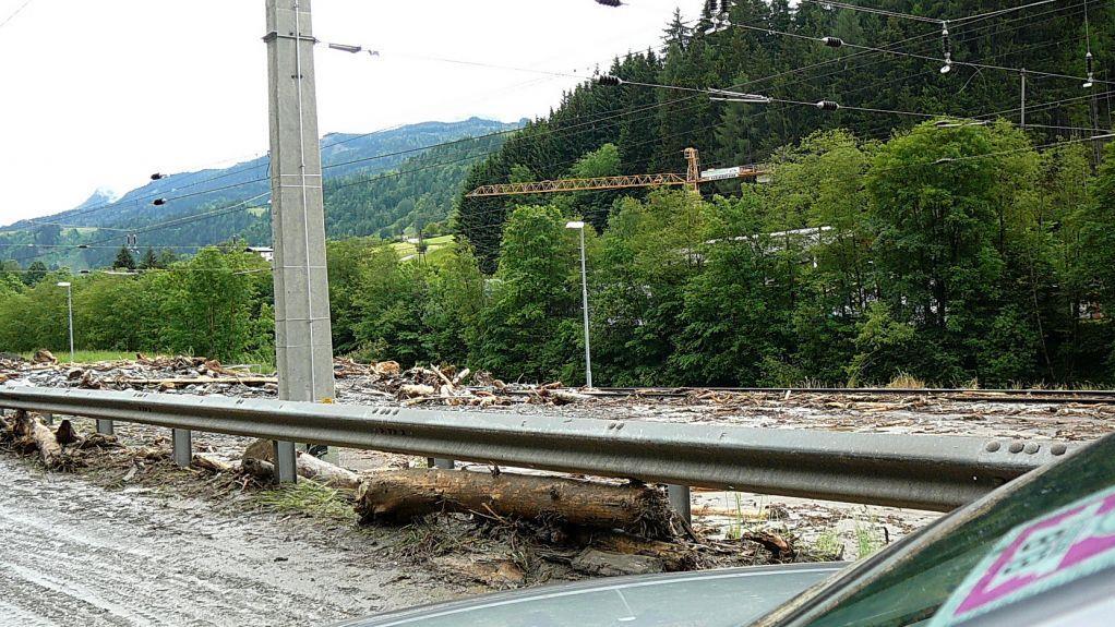 Räumungsarbeiten bei B311