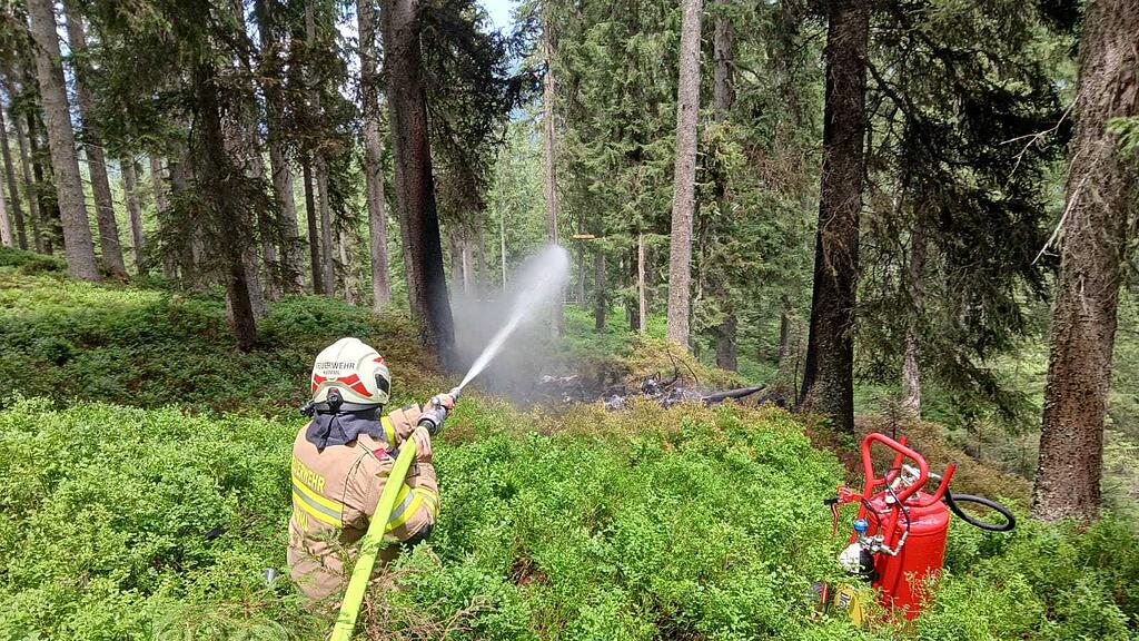 Flugzeugabsturz in Wald im Pinzgau