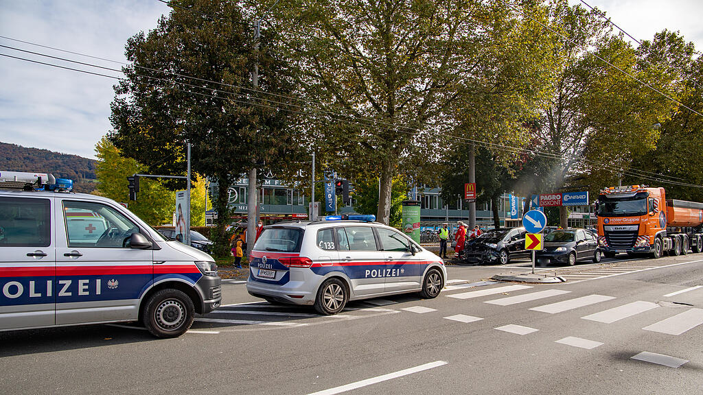 Verkehrsunfall in Alpenstraße sorgt für Stau