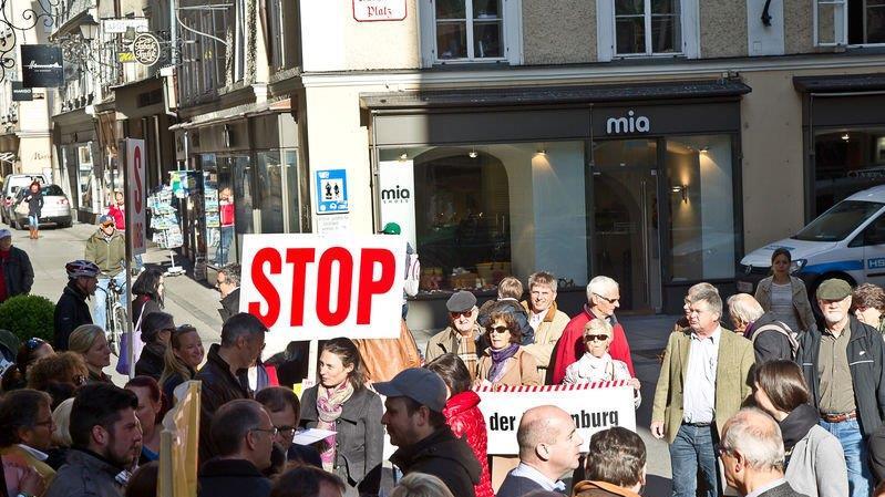 Demos vor dem Rathaus I
