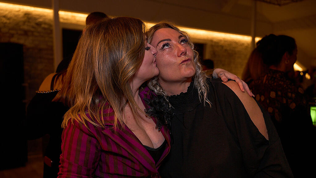 \u00dc30 DE LUXE SINGLE PARTY