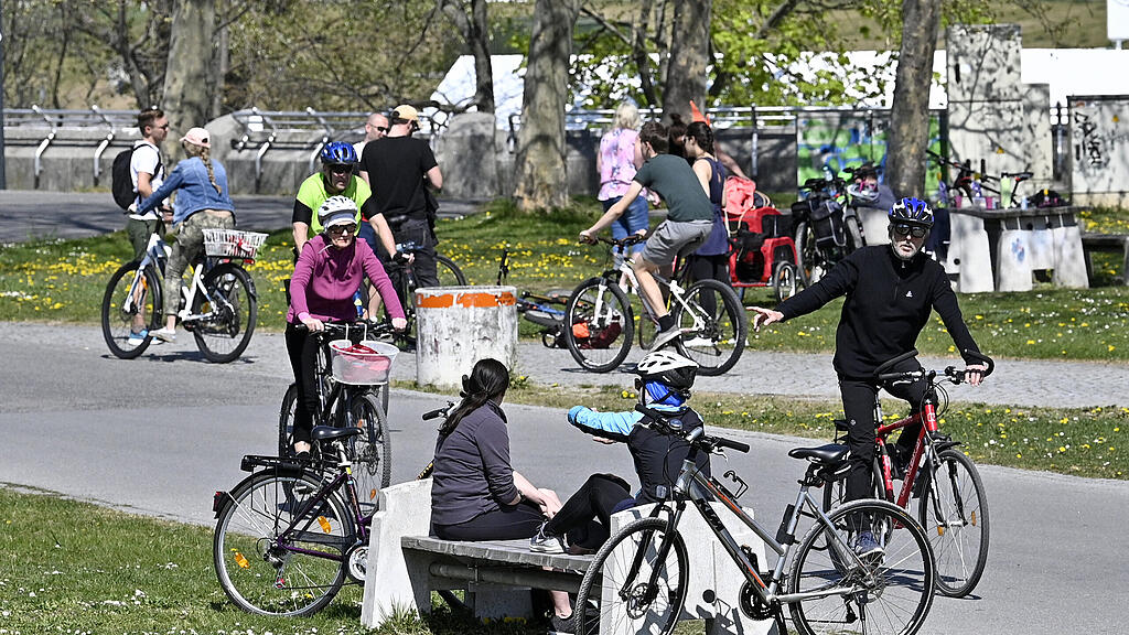 Ausgangsbeschränkungen, Wien, Donauinsel, Radfahrer, SB