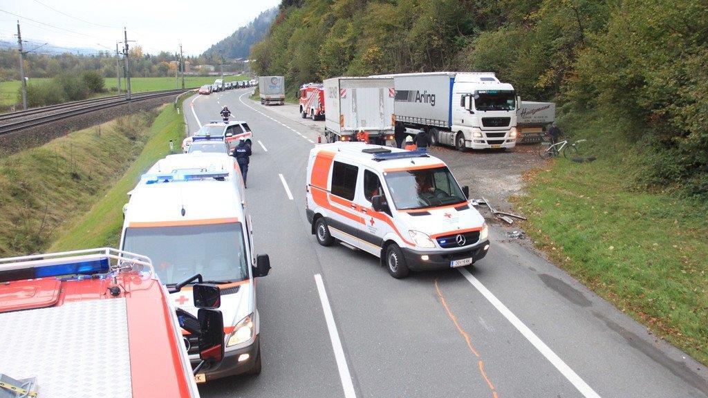 Bischofhofen: Pkw knallt gegen Lkw