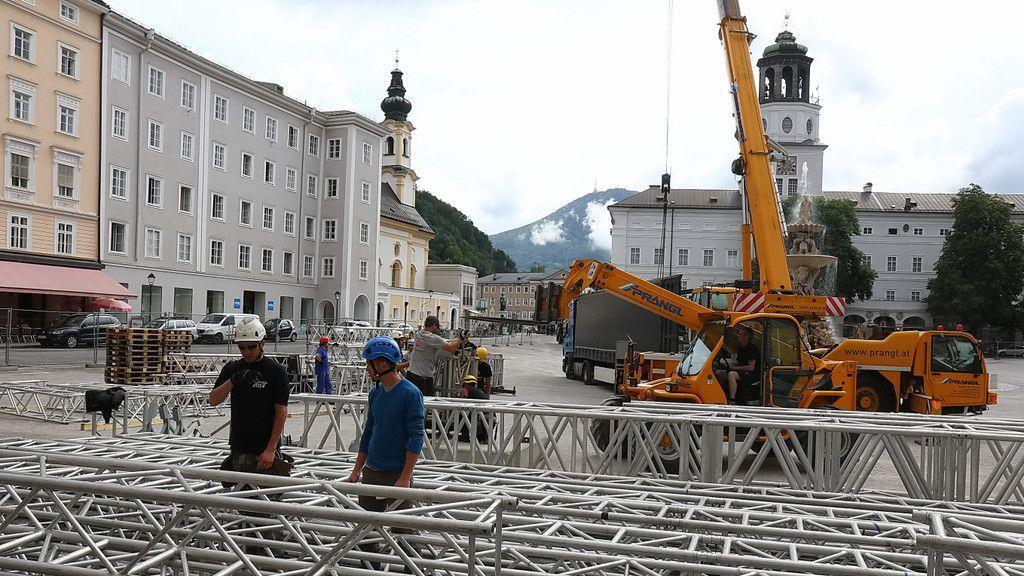 Aufbauarbeiten für Grönemeyer-Konzert am Residenzplatz