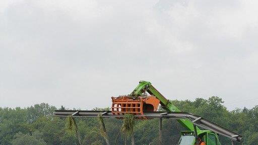Aufräumarbeiten an der A8