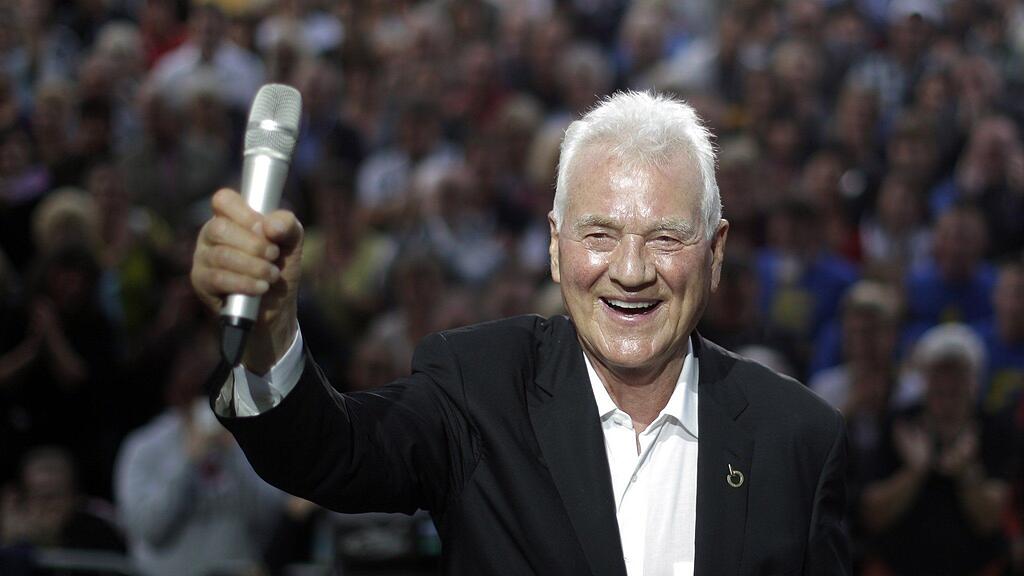 Stronach feiert am Schlagerfest Geburtstag