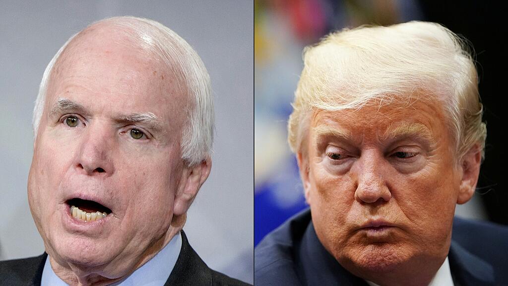 John McCain (li.) und Donald Trump.