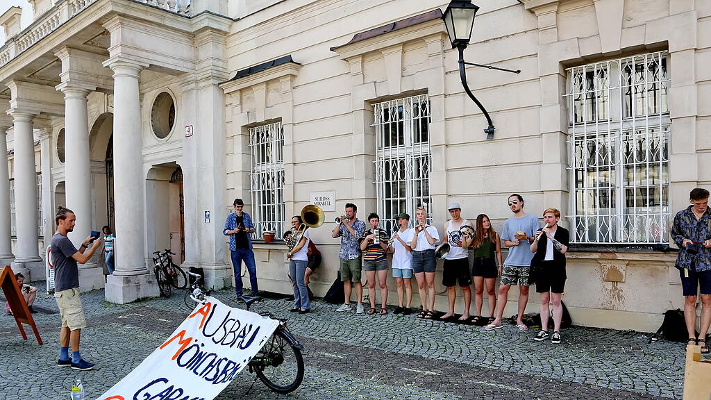 20220520_fmt_Lärm_Aktion_gegen_den_Ausbau_der_Mönchsberggarage_KJ005.JPG