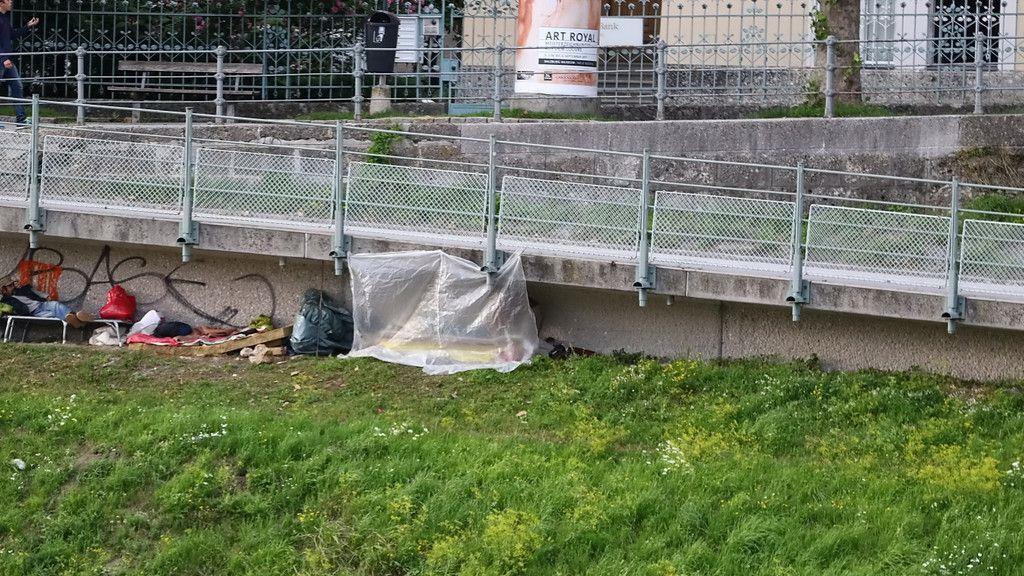Bettlerlager unter Karolinenbrücke
